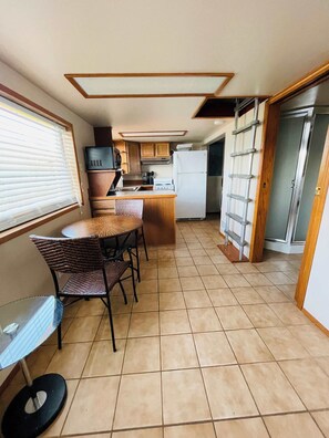 5 bedrooms, Internet - Hood Canal Waterfront - Dock Hot Tub BBQ Games (Union)