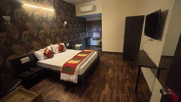 Deluxe Double Room, Garden View | Free WiFi