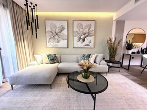 House - Reimagined 3BR Apartment in 5-star Resort (Dubai)