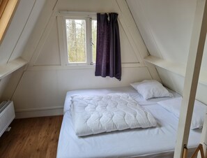 Chalet | 2 bedrooms, bed sheets - Peaceful Ardennes Getaway for 4 Guests (Durbuy)