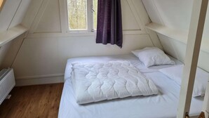 2 bedrooms, bed sheets - Peaceful Ardennes Getaway for 4 Guests (Durbuy)