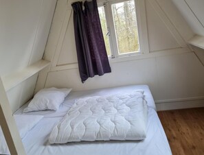 Chalet | 2 bedrooms, bed sheets - Peaceful Ardennes Getaway for 4 Guests (Durbuy)