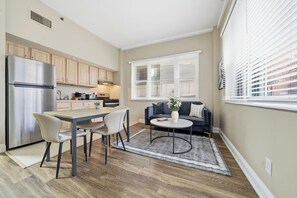 Interior - Spacious 1BR ideal for longer stays (New Haven)