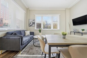 Dining - Spacious 1BR ideal for longer stays (New Haven)