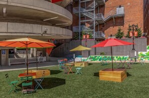 Outdoor dining - Modern 1BR perfect for extended visits (New Haven)