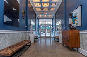 Lobby - Relaxing studio perfect for extended visits (New Haven)