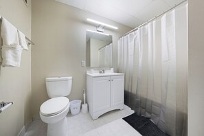 Hair dryer, towels - Homey studio perfect for long-term guests (New Haven)
