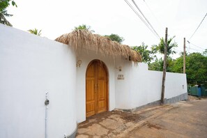 تفاصيل الفندق من الخارج