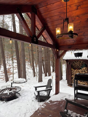 Private Hot Tub Cabin, River Front!