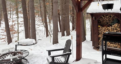 Private Hot Tub Cabin, River Front!
