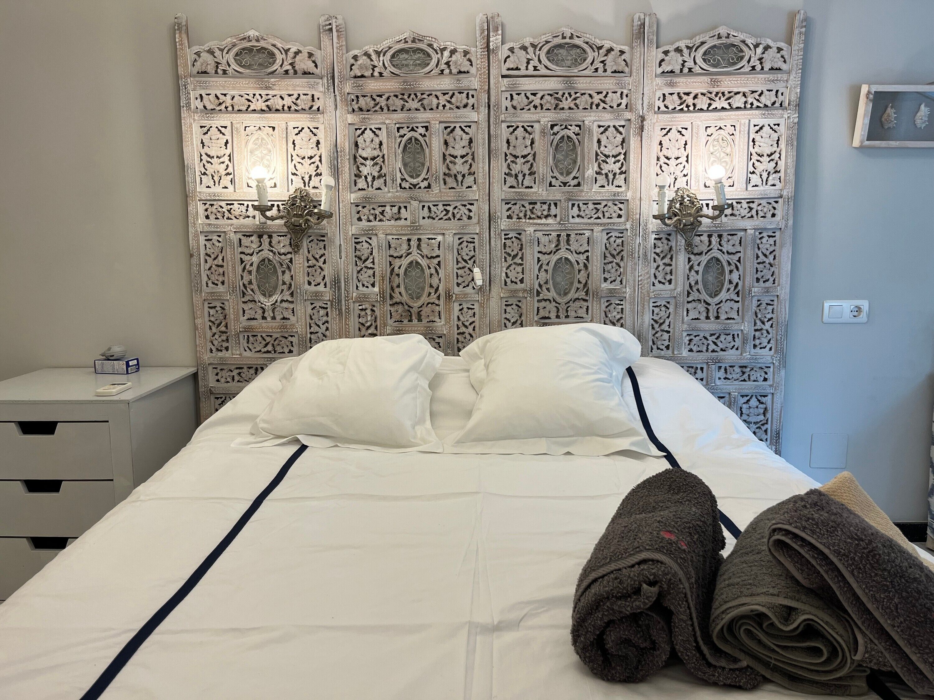 Iron/ironing board, WiFi, bed sheets