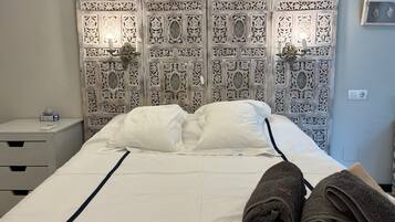 Iron/ironing board, WiFi, bed sheets