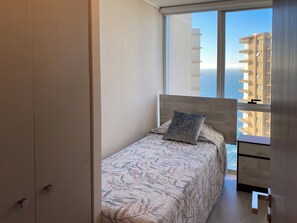 3 bedrooms, iron/ironing board, WiFi, bed sheets - Reñaca Ocean View: Rooftop Pool, Balcony, In-Unit Laundry, Free Parking (Viña del Mar)