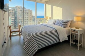 3 bedrooms, iron/ironing board, WiFi, bed sheets - Reñaca Ocean View: Rooftop Pool, Balcony, In-Unit Laundry, Free Parking (Viña del Mar)