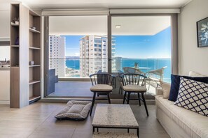 TV - Reñaca Ocean View: Rooftop Pool, Balcony, In-Unit Laundry, Free Parking (Viña del Mar)