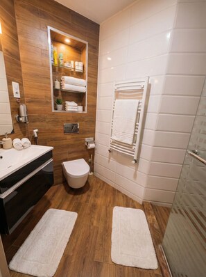 Serviettes fournies, savon, papier de toilette