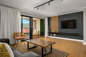 House - Rockwell 220 by Ctha (Cape Town)