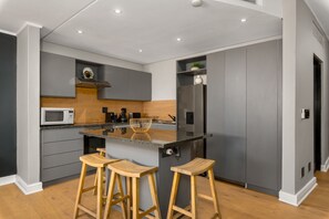 House - Rockwell 220 by Ctha (Cape Town)