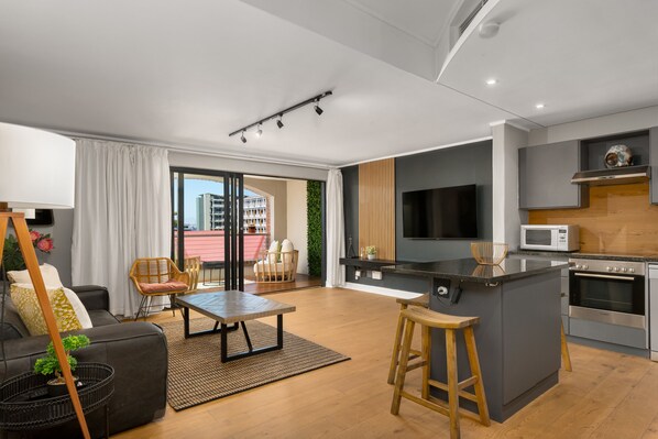 House - Rockwell 220 by Ctha (Cape Town)