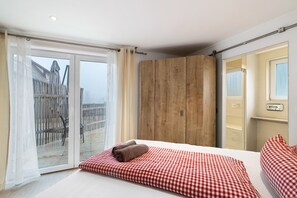 Iron/ironing board, WiFi, bed sheets - Room 'Ginko' with Shared Garden and Wi-Fi (Sasbachwalden)