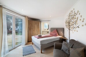 Iron/ironing board, WiFi, bed sheets - Room 'Ginko' with Shared Garden and Wi-Fi (Sasbachwalden)