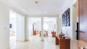 Appartement Premium, vue piscine | Coin séjour