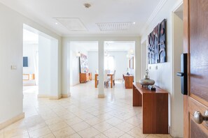 Premium Apartment, Pool View | Ruang tamu