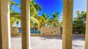 Appartement Premium, vue piscine | Terrasse/Patio