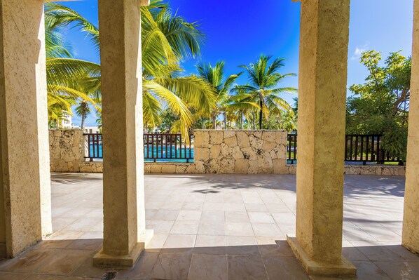 Premium Apartment, Pool View | Teres/patio