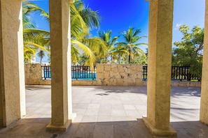 Appartement Premium, vue piscine | Terrasse/Patio