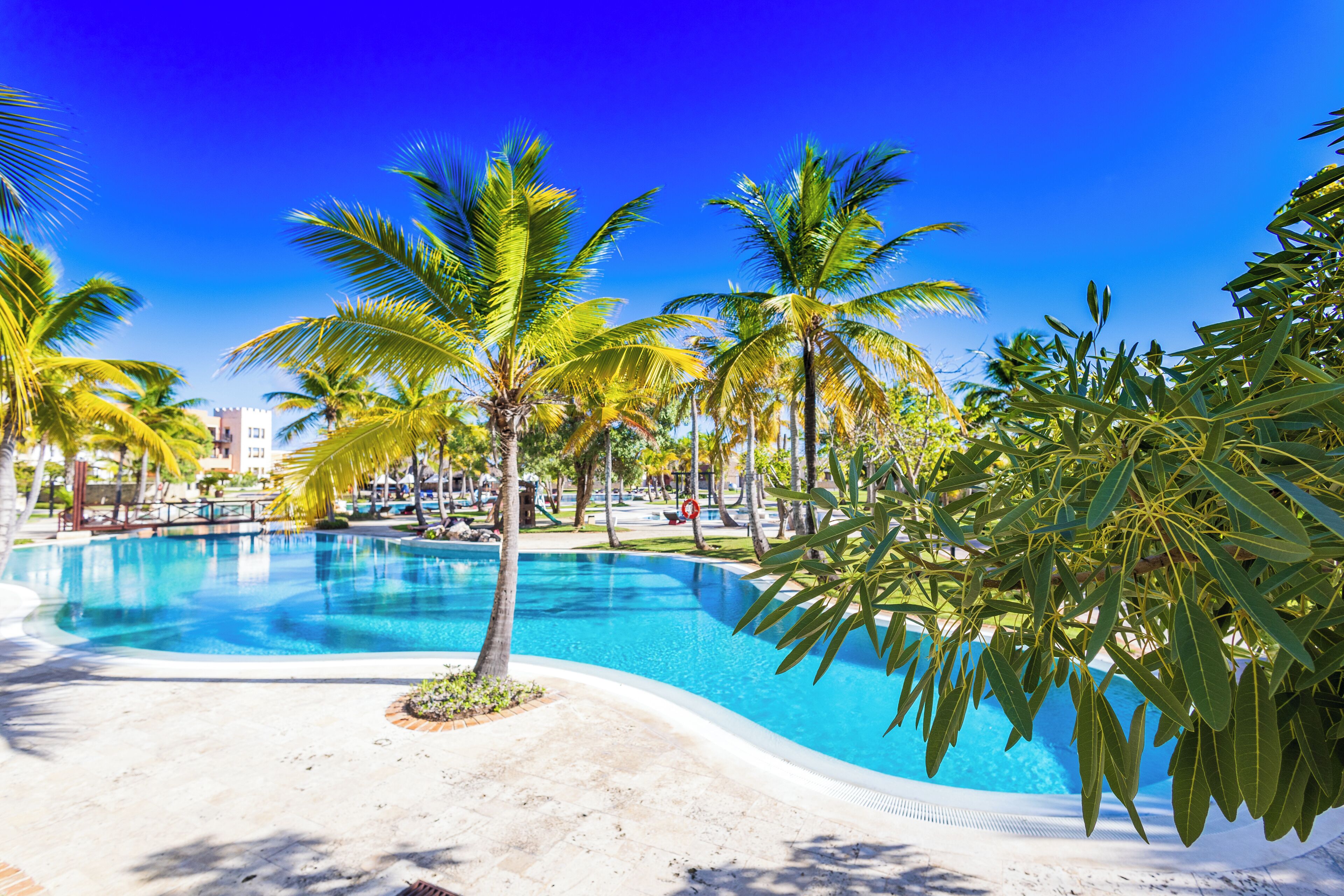 2 outdoor pools, pool umbrellas, sun loungers