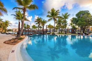 2 outdoor pools, pool umbrellas, sun loungers - Secluded Luxury Retreat in Cap Cana (Punta Cana)