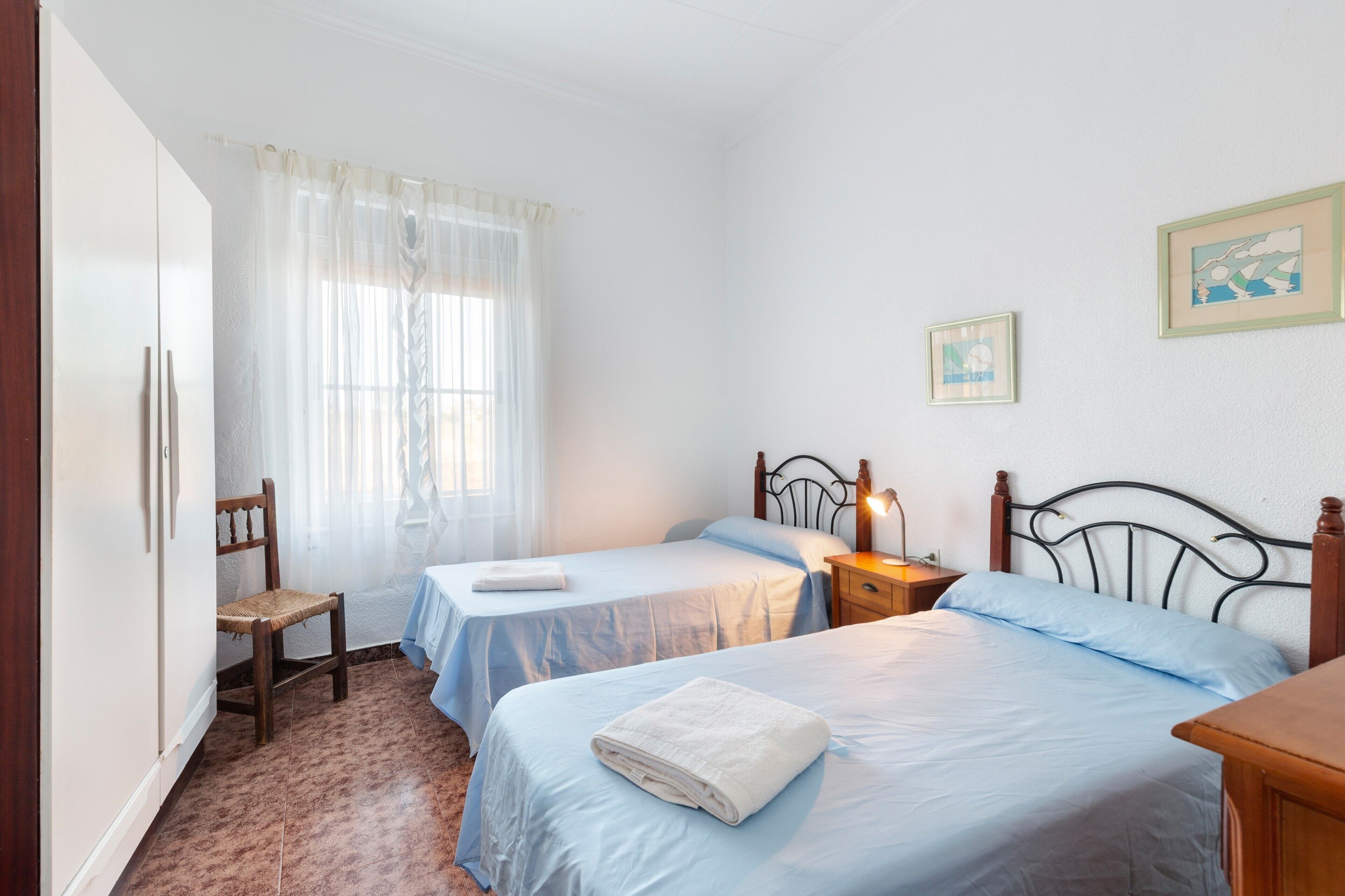 1 多间卧室、床单