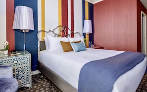 Desk, iron/ironing board, WiFi, bed sheets