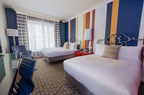 Desk, iron/ironing board, WiFi, bed sheets - Union Square Steps | Italian Bar + Pet Friendly (San Francisco)