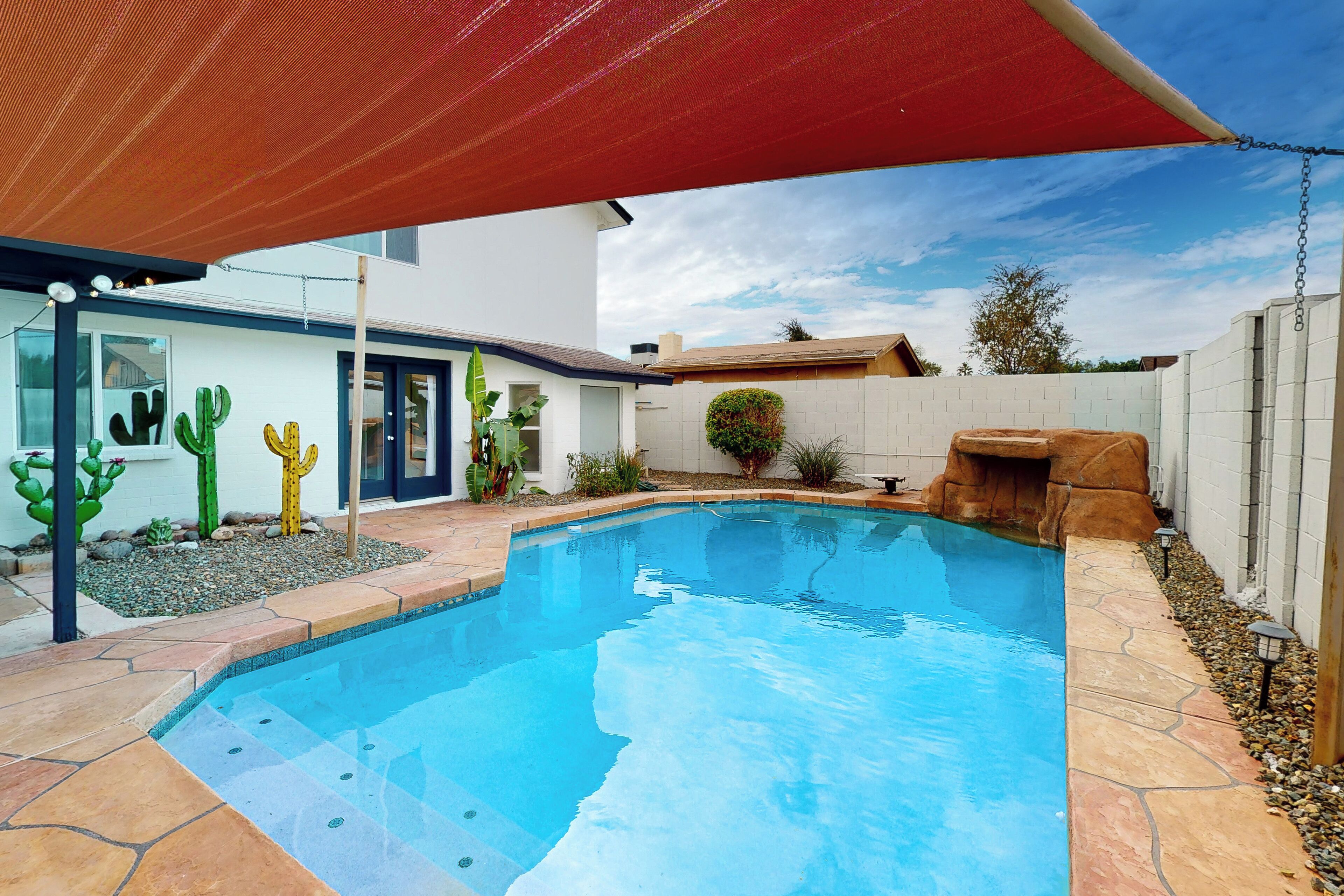 House (4 Bedrooms) | Front of property