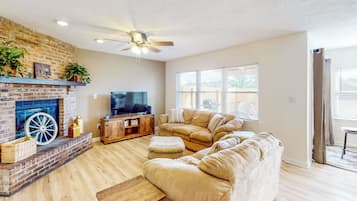 House (4 Bedrooms) | Front of property