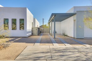 Apartment (2 Bedrooms) | Interior - 2 Mi to Dtwn Phoenix: Sleek Apt w/ Fenced Yard! (Phoenix)