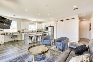 Apartment (2 Bedrooms) | Interior - 2 Mi to Dtwn Phoenix: Sleek Apt w/ Fenced Yard! (Phoenix)