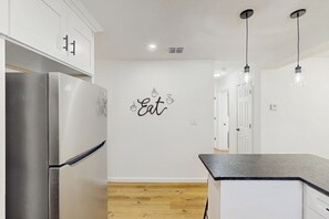 Interior - 4BR Cozy House w/ Kitchen & Great Location (San Antonio)