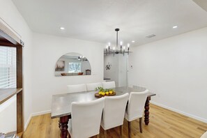 Interior - 4BR Cozy House w/ Kitchen & Great Location (San Antonio)