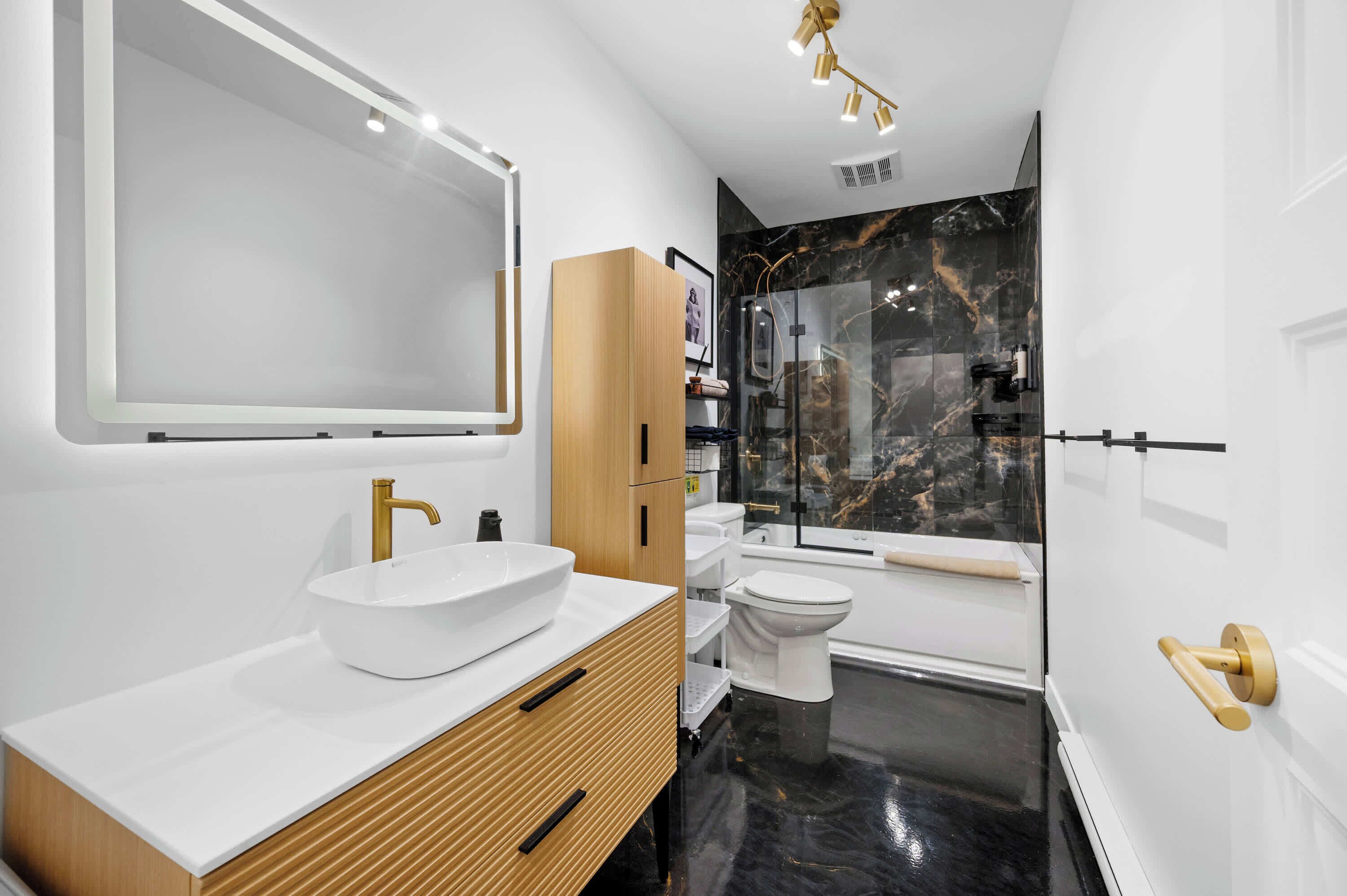 Shower, hair dryer, towels, shampoo