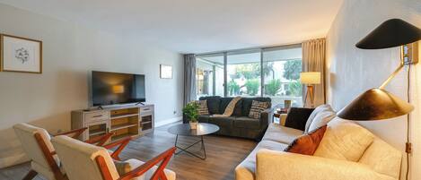Apartment (2 Bedrooms) | Front of property