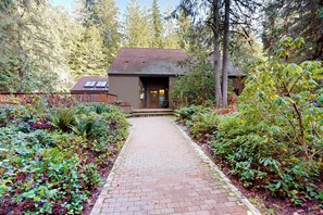 Interior - 1 BR Mtn Apartment w/ Wood Fireplace & Pool (Deming)