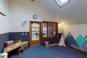 Interior - 1 BR Mtn Apartment w/ Wood Fireplace & Pool (Deming)