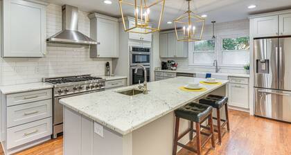 Dog-friendly Yard, 5 Mi to Uptown: Charlotte Home