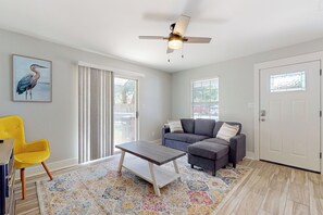 Apartment (3 Bedrooms) | Interior - Cozy Duplex Spacious Close to Everything (Pensacola)