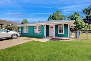 Apartment (3 Bedrooms) | Interior - Cozy Duplex Spacious Close to Everything (Pensacola)