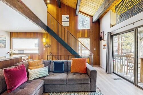 1BR Townhome w/ Loft, Pool Access, & Beach Gear