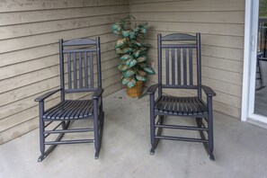 Apartment (2 Bedrooms) | Interior - Mtn Views! Walkable Pigeon Forge Retreat w/ Pool (Pigeon Forge)